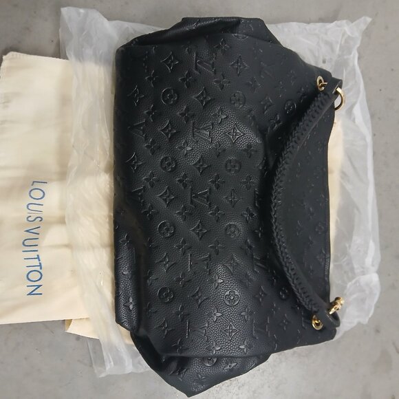Louis Vuitton bag - Picture 1 of 3